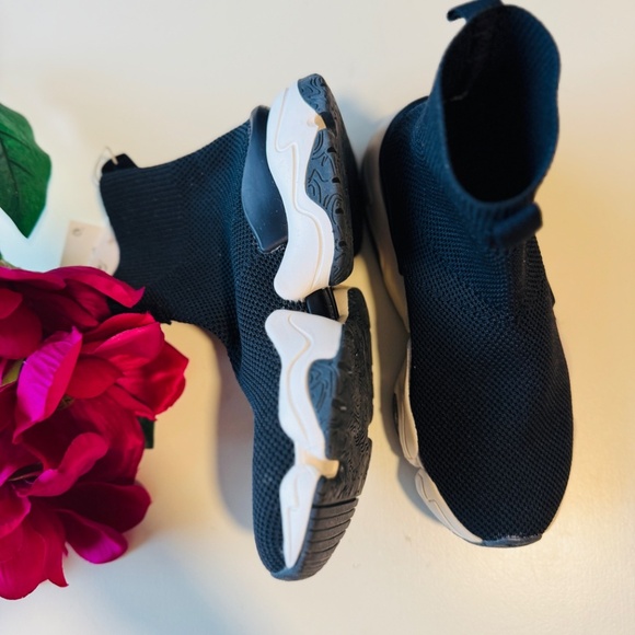 ZARA Sock-Style Sneakers - size 33 - Picture 2 of 4
